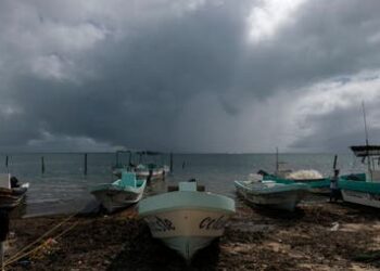 Delta se degrada a categoría 1, permanece en el Golfo