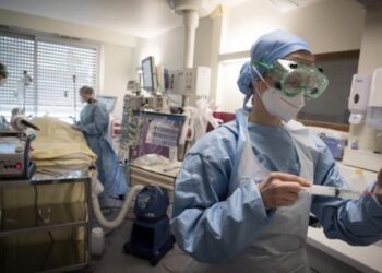 Hospitales de París en emergencia ante el repunte de COVID-19