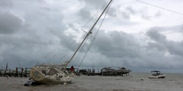 Huracán Delta pasa a categoría 4 potencialmente catastrófico, va rumbo a Quintana Roo