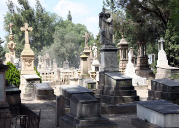 Estos son los protocolos para visitar panteones este Día de Muertos