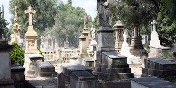 Estos son los protocolos para visitar panteones este Día de Muertos