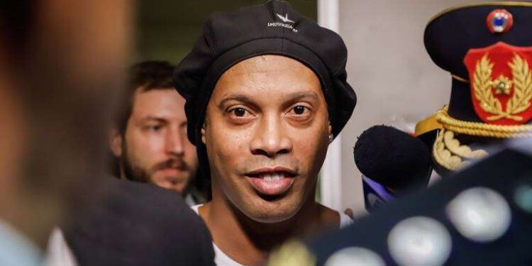Ronaldinho da positivo a coronavirus; es asintomático