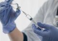 Cofepris alerta contra falsificación y venta irregular de vacunas de influenza