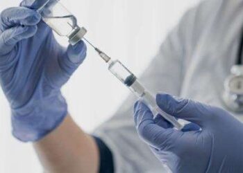 Cofepris alerta contra falsificación y venta irregular de vacunas de influenza