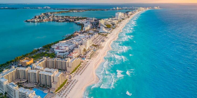 Gobierno de AMLO no va a permitir entrega de playas para privatización