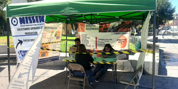 Se instala pabellón del empleo en la Alameda