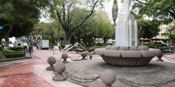 Inicia mejoramiento de jardín de Tequis