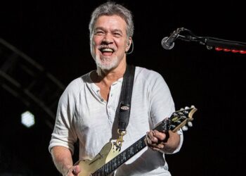 Tras una larga batalla contra el cáncer, Muere Eddie Van Halen, a los 65 años,