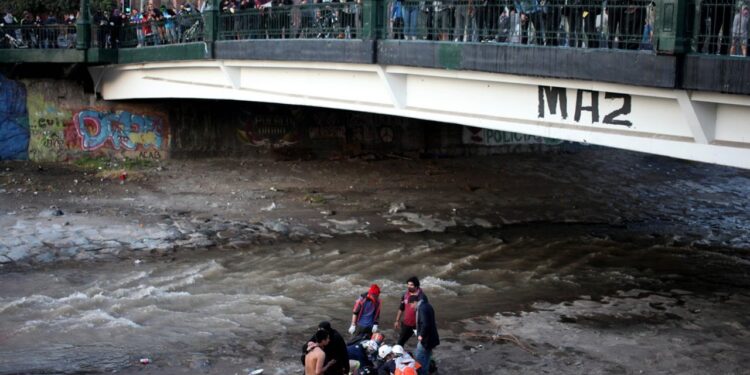 Derechos Humanos en Chile pide investigar la caída de un joven al río Mapocho