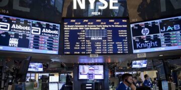 Wall Street sube por expectativas de vacuna covid
