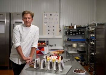 Maestro chocolatero belga es coronado como el mejor pastelero del mundo