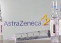 Muere voluntario en ensayo clínico de vacuna covid de AstraZeneca