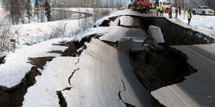 Sismo de magnitud 7.4 en Alaska, se activa alerta de tsunami