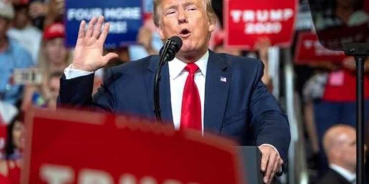 Mujeres suburbanas por favor, yo salve sus malditos barrios: Trump