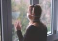 Pandemia de COVID-19 afecta salud mental de una de cada dos personas