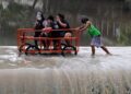 Evacúan a más de 30 mil personas en Filipinas por tifón Molave