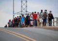 Honduras y Guatemala logran frenar caravana migrante: AMLO