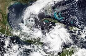Delta se intensifica a huracán categoría 2; avanza a costas mexicanas