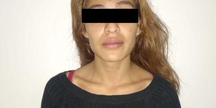 Mujer intenta atracar a taxista en Julián de los Reyes