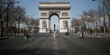 Levantan alerta de bomba en el Arco del Triunfo en París