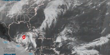 Tormenta tropical Zeta se convierte en huracán, va para Península de Yucatán
