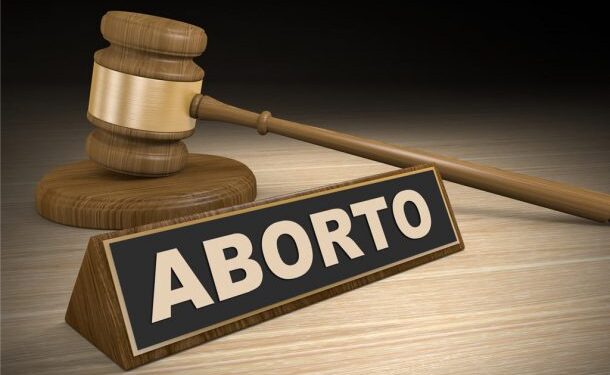 Senado analiza iniciativa para que niñas de 12 años puedan abortar sin el consentimiento de padres o tutores