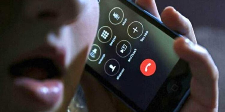 Nueva forma de extorsión: Se hacen pasar por tu familia y te piden dinero para enfrentar el covid