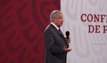 AMLO enviará una iniciativa de ley para que desaparezcan los outsourcing