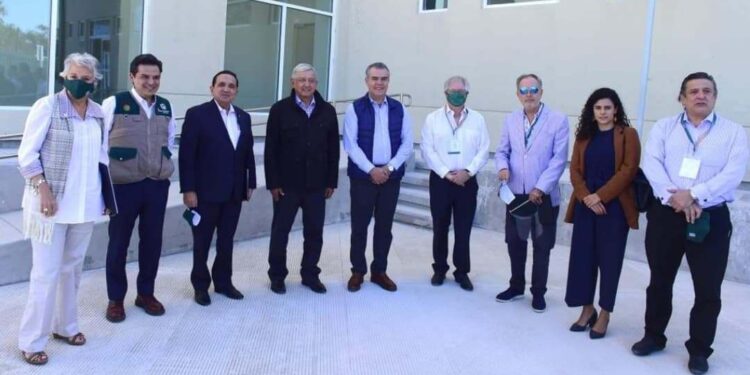 inaugura AMLO Hospital del IMSS en Acuña