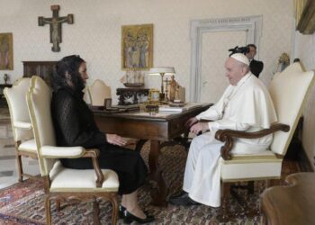Beatriz Gutiérrez Müller se reúne con el Papa Francisco en El Vaticano