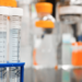 Por seguridad suspenden pruebas de anticuerpos covid-19 de Eli Lilly