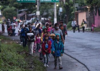 Caravana migrante busca influir en comicios de EEUU: AMLO