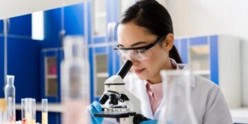 Variación de cepas de COVID-19 podría causar reinfecciones