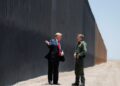 Corte Suprema de EEUU revisará legalidad de política de Trump de dejar en México a migrantes