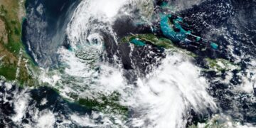AMLO anuncia operativo por amenaza de huracán Delta en Península de Yucatán