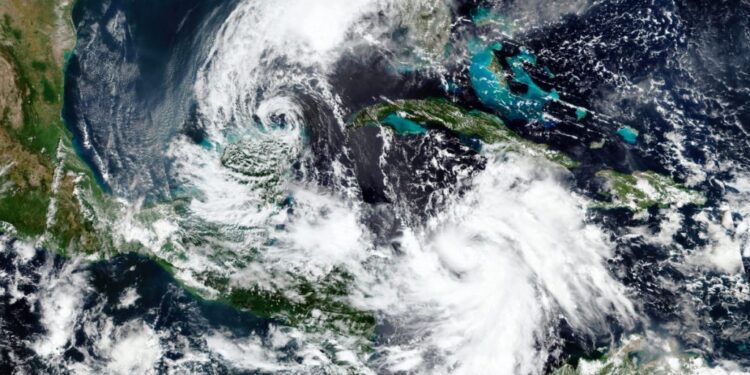 AMLO anuncia operativo por amenaza de huracán Delta en Península de Yucatán