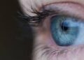 Autopsias de fallecidos por covid detectan el virus en sus ojos