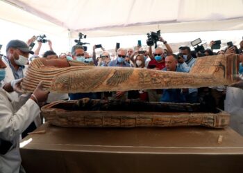 Egipto anuncia hallazgo de 59 sarcófagos cerca de Saqqara