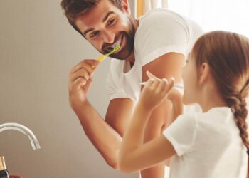 Así debes guardar tu cepillo de dientes para evitar contagiarte de Covid-19