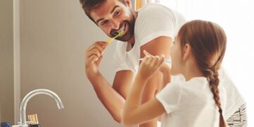 Así debes guardar tu cepillo de dientes para evitar contagiarte de Covid-19