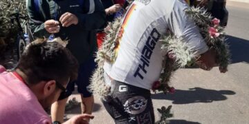 Ciclista cayó sobre cactus y quedó tapizado de espinas