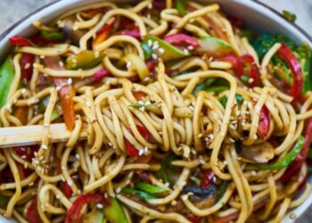Familia muere intoxicada por comer fideos