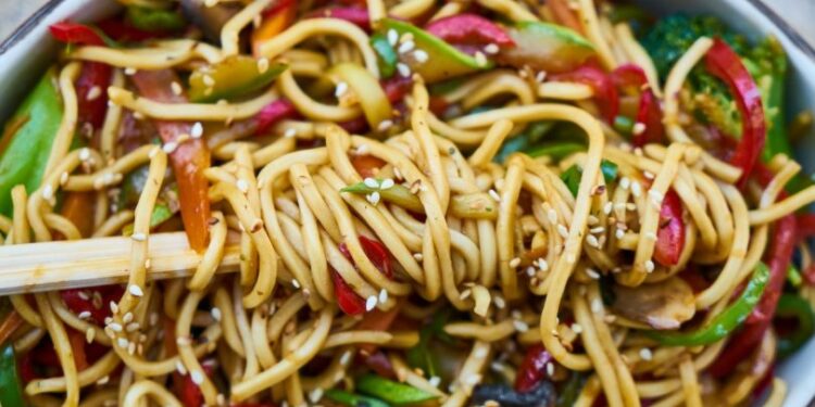 Familia muere intoxicada por comer fideos