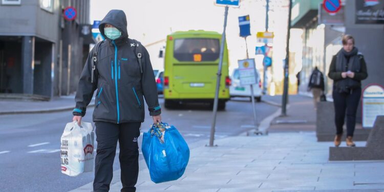 Noruega distribuirá de manera gratuita vacuna Covid-19