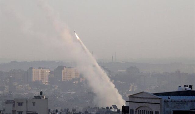 Disparan cohete desde Gaza hacia territorio israelí