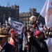 Simpatizantes de AMLO marchan por Paseo de la Reforma