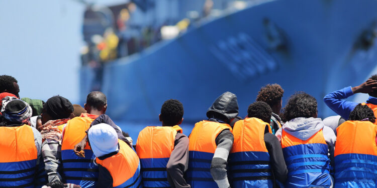 ONU: Método para evaluar edad de migrantes en España viola Derechos del Niño