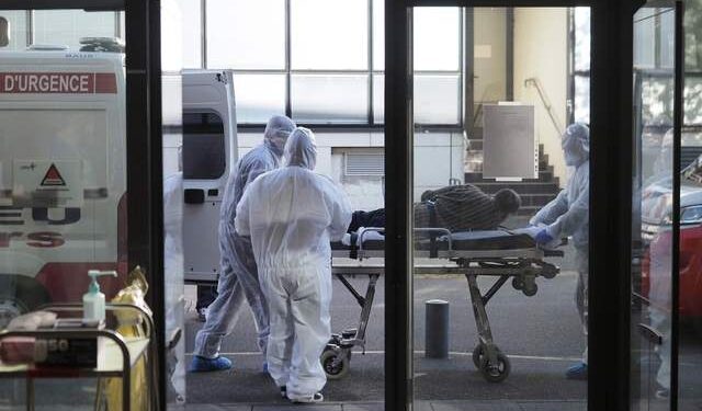 Brutal aumento de casos covid-19 en Francia; reportan 52 mil en un día