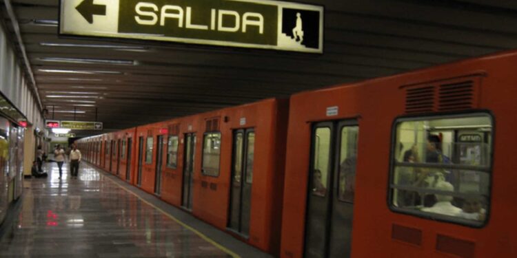 Mujer narra intentos secuestro en metro de CdMx