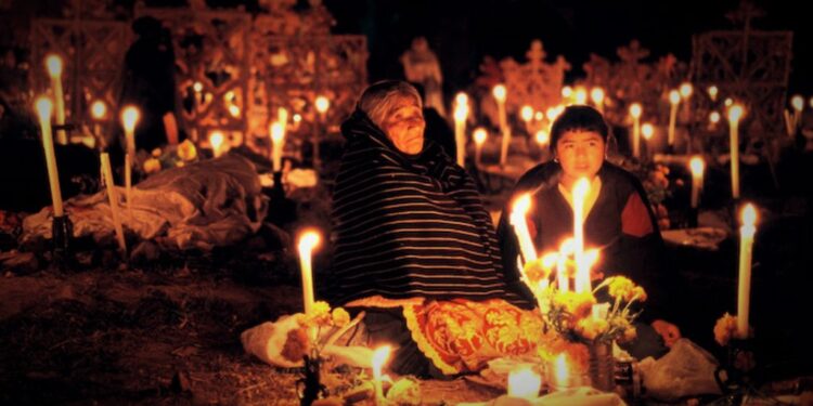 Noche de Muertos en Michoacán con nuevas reglas